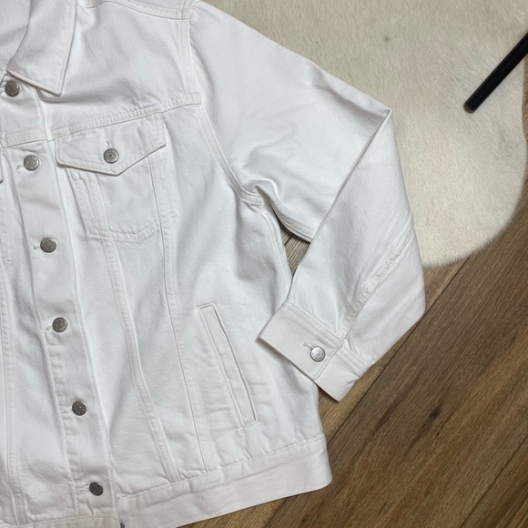 J.Crew Classic or Relaxed Fit White Denim Jacket - Picture 2 of 7